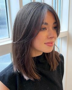 These Medium-Length Haircuts And Styles Are #HairGoals Bob Lung, Haircuts For Medium Length Hair, Shoulder Length Hair Cuts, Haircuts For Medium Hair, Haircuts Straight Hair, Penteado Cabelo Curto, Medium Hair Cuts, Shoulder Length Hair, Medium Length Hair Cuts