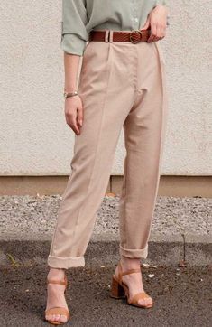 Trousers Women Outfit, Wide Leg Trousers Outfit, Trousers Pattern, Outfits For Mexico, Office Casual Outfit, Fashion Sewing Pattern, Neutral Outfit