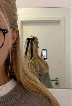 Business Formal Hairstyles Women, Straight Hair Bow Hairstyle, Office Hair Styles, Bow Outfit Aesthetic, Hairstyles With Glasses, Peinados Fáciles Para Cabello Corto, Hair Stylies, Work Hairstyles, Dream Hair