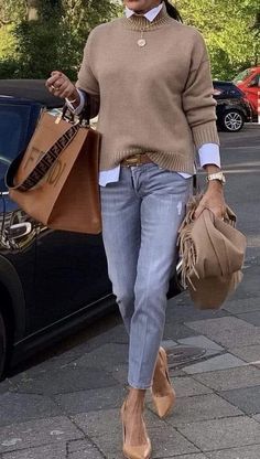 Mode Over 50, Outfit Hiking, Casual Chic Outfit, Casual Work Outfits, Looks Chic, Hiking Outfit, Fall Fashion Outfits, Fashion Over 50