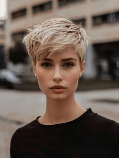 Short Piece Hairstyles, Edgy Short Hair With Bangs, Short Punky Hair, Blond Pixie, Kort Bob, Head Games, Messy Short Hair