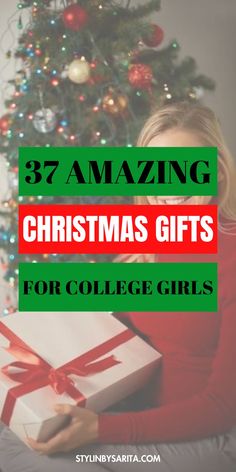 christmas gifts for college girls Christmas Presents For Colleagues, Friendsmas Gift Ideas, Guy Christmas Gifts, Christmas Gift Ideas Aesthetic, Gifts For College Girl