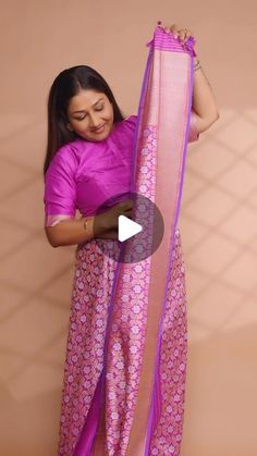 Bandhani Saree Draping Styles, Stylish Saree Draping, Pooja Saree Look, Banarsi Saree Draping Style, How To Wear Half Saree, Western Look Saree, Bangali Saree Style Saris, Banarasi Saree Draping Styles