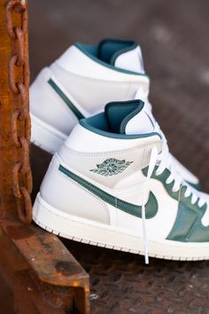 Nike Mens Shoes Sneakers, Nike Shoes Air Jordans, Cool Shoes For Boys, Winter Fashion Sneakers, Shoes For Men Nike, Green Nikes, Nike Jordan Air 1, Staple Sneakers, Air Jordan 1 Mid White