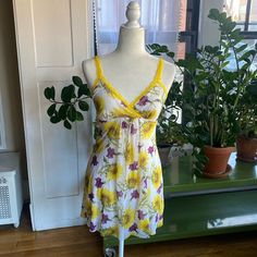 Nwt Cosabella Celine Floral Print Mesh V Neck Babydoll Chemise Slip Pj’s. Yellow V-neck Top For Loungewear, Fitted Yellow Top For Loungewear, Yellow Fitted Top For Loungewear, Yellow Summer Top With Built-in Bra, Yellow Tops With Built-in Bra For Spring, Spring Vacation Sleepwear With Built-in Bra, Yellow Floral Print Sleepwear For Summer, Fitted Sleeveless Summer Sleepwear, Yellow Floral Print Summer Sleepwear