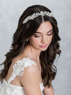 Bridal Hair Down With Veil, International Quotes, Bridal Hair Tiara, Bridal Hair Down, Bridal Veils And Headpieces, Wedding Tiara Hairstyles, Wedding Hair Half, Elegant Headband, Bridesmaids Earrings