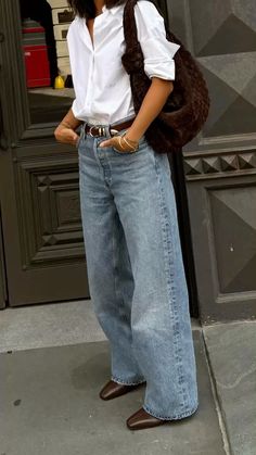 London Clothes, Chic Clothing Style, Belle Silhouette, Effortless Outfit, Jeans Outfit, Mode Inspo, Outfit Inspo Fall, Minimalist Outfit