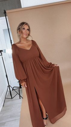 Earth Tone Dresses, Flowy Fall Dresses, Maxi Dress Fall, Photoshoot Dresses, Style Wide Leg Jeans, Bride Top, Dresses Flowy, Maxi Dresses Fall, Full Skirt Dress