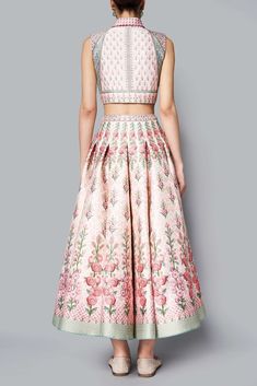 Cotton Blouse Design, Saree Draping, Saree Blouse Neck Designs, Lehnga Dress, Midi Skirt With Pockets, Crop Top And Skirt, Silk Midi Skirt, Anita Dongre, Sari Blouse Designs