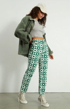 Green & White Daisy High Waisted Straight Leg Jeans Retro White Printed Bottoms, Patterned Pants Outfit, Ultra High Waisted Jeans, High Waisted Straight Leg Jeans, Ripped Jeans Women, Flower Pants, Blue Mom Jeans, Distressed Mom Jeans, Patterned Jeans