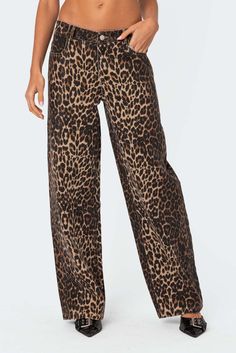 Leopard Printed Low Rise Jeans – edikted Chic Going Out Outfits, Cheetah Jeans, Leopard Pants Outfit, Nyc Outfit Ideas, Baby Money, Cheetah Pants, Teen Fashion Trends, Outfit Inso, Leopard Jeans