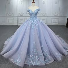 Blue Quinceanera, Gown Birthday, Quinceanera Themes Dresses, Fest Outfits, Pretty Quinceanera Dresses, Quinceanera Dresses Blue, Quinceanera Themes, Quince Dress