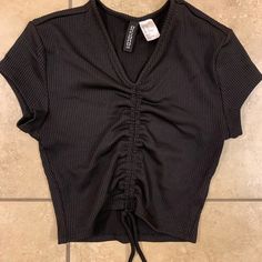 Adjustable Length Via Tie Down Middle H&m V-neck Top For Night Out, Black Casual Blouse From H&m, Casual Black Blouse By H&m, H&m Casual Blouse For Night Out, H&m Black Casual Blouse, Casual Black Crop Top Blouse, H&m Casual Black Blouse, H&m Black Short Sleeve Tops, Trendy H&m Tops For Night Out