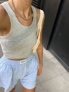 Denim shorts—-> are out and comfy linen shorts are the way to go Striped Shorts Outfit, Nashville Outfits, Italy Outfits, Shorts Outfit, Looks Street Style, Casual Summer Outfit, Looks Style