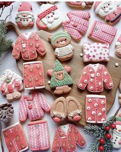 Macaroon Packaging, Princess Cookies, Christmas Biscuits, Sugar Cookie Icing, Cookie Pops, Christmas Food Dinner