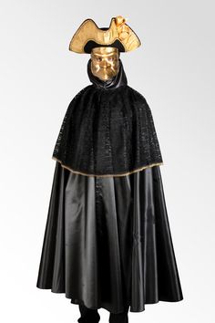 This is a typical costume of la Serenissima made up of a Cloak, gold Tricorn hat, Gold Bauta mask and zendal hood (headwear in Varese satin and light lace with black/gold lace finish). Wearable and can be personalized in all sizes. A product that is tailor-made in the area of Venice and with a certificate of guarantee of authenticity and origin. Traditional Gold Costume Masks And Prosthetics, Traditional Gold Masks And Prosthetics For Costume, Traditional Black Costume Masks And Prosthetics, Gold Costume Hats And Headpieces For Halloween, Traditional Masks And Prosthetics For Halloween Costume Party, Traditional Halloween Masks And Prosthetics For Costume Party, Traditional Black Masks And Prosthetics For Carnival, Traditional Black Costume Hats And Headpieces, Venetian Carnival Costume