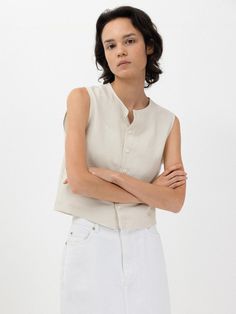 Composition : Linen 54% Cotton 46%Country of Origin : Republic of Korea Classic Beige Tops For Spring, Neutral Tops For Daywear In Spring, Neutral Tops For Spring Daywear, Classic Beige Spring Blouse, Spring Neutral Relaxed Fit Tops, Neutral Relaxed Fit Tops For Spring, Effortless Beige Blouse For Spring, Chic Neutral Cropped Tops, Chic Cropped Neutral Tops