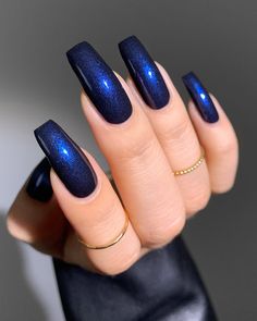 Nails Black And Blue, Blue Shimmer Nails, Black Blue Nails, Blue Black Nails, Cold Nails, Blue Nails Aesthetic, Sapphire Nails, Thermal Nails, Dark Blue Nails