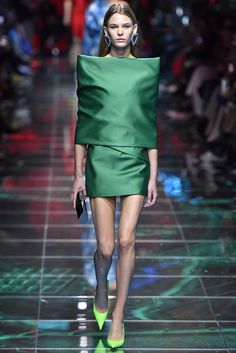 Balenciaga / Spring 2019 / Paris Balenciaga Runway, Balenciaga Spring, Best Fashion Designers, Neon Fashion, Fashion Week Runway, Couture Dresses, Fashion Pictures, Parisian Style, New York Fashion Week