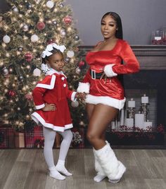 Christmas Pictures Kids, Christmas Photos Outfits, Christmas Family Photoshoot, Mommy And Daughter, Bestie Outfits, Holiday Photoshoot, Christmas Shoot, Christmas Beauty, Daughter Christmas