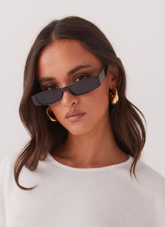 Womens Windsor Sunglasses in the colour Black in front of a light grey background Sorority Rush Outfits, Rush Outfits, Black Two Piece, Metal Hinges, Long Sleeve Knit Dress, Strapless Tops, Elevate Your Look, Sunglasses & Glasses, Dressy Tops