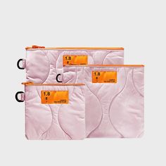 카네이테이(KANEITEI) 폼 (핑크). Flat Pouch, Year 3, Product Ideas, Laptop Bag, Layout Design, New Product, Dust Bag, Gif, Skin Care