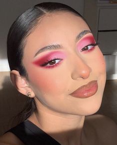 Cute Nail Designs 2023, Pink And Red Eyeshadow, Dark Pink Makeup Looks, Red Pink Eyeshadow, Valentine’s Day Make Up Looks Pink, Dramatic Pink Eyeshadow Looks, Pink Graphic Makeup Looks, Barbie Makeup, Glamorous Makeup