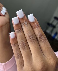 Short Acrylic White Nails, White Nails Acrylic Short, Glossy White Nails, White Nails Natural, White Nails Short, Natural Nails Manicure, Spring Acrylic Nails, Acrylic Nail Set, Colored Acrylic Nails