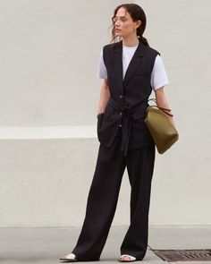 The TENCEL™ Sleeveless Blazer Black – Everlane Sleeveless Blazer, Blazer Vest, Blazer Black, Fabric Belt, Oversized Blazer, Black Blazers, New Black, Cotton Blend, Blazer