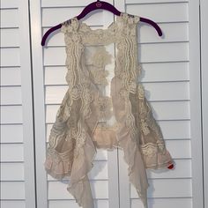 Nwt Virtuosa Collections Sleeveless Lace Vest. Cream Color. Great With Your Favorite Pair Of Jeans. Size M/L. Chic Sleeveless Lace Tank Top, Beige Sleeveless Vest For Beach, Fitted Vest For Summer Layering, Feminine Fitted Vest For Spring, Bohemian Summer Vest For Layering, Elegant Summer Beach Vest, Spring Lace Sleeveless Tank Top, Fitted Sleeveless Vest For Vacation, Sleeveless Summer Vest With Lace Trim