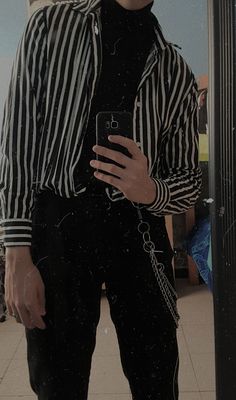 Hot Male Outfits Aesthetic, Casino Outfit Men, Casino Aesthetic Outfit, Gay Fashion Aesthetic, Goth Mens Fashion, Enby Fashion, Urban Fashion Photography, Outfit Retro, Outfits Retro