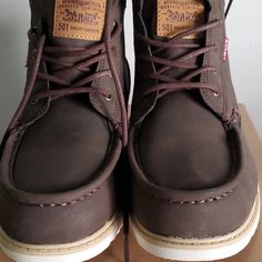 Brand New Dark Brown Hiking Boots. I Wear A Women's Size 8 They Fit Perfectly.. Boots Levis, Brown Hiking Boots, Black Canvas Shoes, Denim Sneakers, Black And White Sneakers, Pink Sneakers, Comfortable Sneakers, Classic Shoes, Classic Sneakers