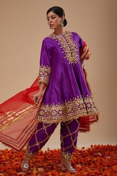 Purple three fourth sleeves short anarkali with gold toned floret gota embroidery and sequin, pearls highlights. Paired with a gota floral jaal embellished salwar and contrasting red kiran lace border organza dupatta. - Aza Fashions Purple Floral Dress Formal, Purple Pakistani Suit, Short Anarkali Suits, Red Salwar Suit, Short Anarkali, Mayon Dresses, Raw Silk Embroidery, Punjabi Dresses, Gota Embroidery