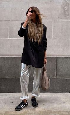 Silver Trousers Outfits, Street Style 2024 Summer, Summer Street Style 2024, Silver Pants Outfit, Silver Trousers, Looks Adidas, Monochrome Style, Silver Pants, Minimalistic Style