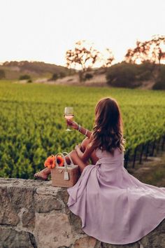 Tuscan Aesthetic, Vineyard Photography, Wine Tasting Outfit, Wineries Outfit, Viva Luxury, Wine Photography, Tour Outfits