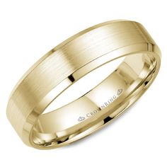 men's wedding band in yellow gold