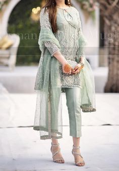 Girls Formal Outfit, Stylish Designer Dresses, Girls Party Wear Dress, Formal Outfit Ideas, Pakistan Beauty, Organza Dresses, Designer Dresses Elegant, Pakistani Party Wear Dresses, Pakistani Women Dresses