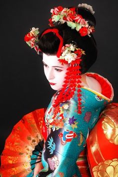 Geisha, Japan Geisha Woman, Art Geisha, Memoirs Of A Geisha, Geisha Art, Japanese Geisha, Japanese Dress, Western Design, We Are The World, Art Japonais