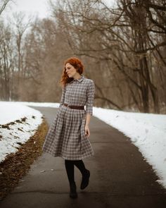 "Women Midi Dress, Wool Dress, Plaid Dress ❃ Mrs Pomeranz \"Ethel\" dress, is handmade with a beautiful pink and grey tartan costume wool. The shirtwaist bodice with pointed collar, three quarter sleeves with cuffs, and full pleated skirt with side pockets carries a classic, feminine silhouette. A hidden zipper at the side secures the warm wool dress. Treat yourself to a beautiful 1950s knee length dress you can wear everyday and for every occasion. ❃ Features * Handmade * Wool fabric * Rayon li Plaid Dress Vintage, 1950's Dress, Dress Shirt Dress, Dress Pleated, Classic Feminine, Most Beautiful Dresses, Dress Belt, Vintage Style Dresses, 1950s Dress