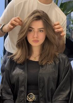 Tuns Bob Lung, Queer Women, Haircuts For Medium Length Hair, Evening Hairstyles, Straight Hair Cuts, Haircuts For Wavy Hair, Women's Hairstyles, Shoulder Length Hair Cuts