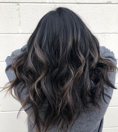 Black Balayage, Balayage Hair Blonde Medium, Reverse Curls, Chic Short Hair, Hair Color Techniques, Balayage Hair Blonde