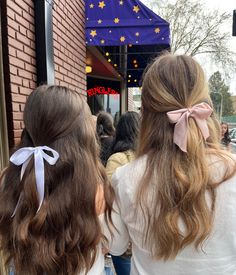 Gracie Abrams Bow Hair, Conquette Aesthetic, Coquette Friends, Ribbons In Hair, Hair Styling Tips, Land Design, Girly Hair, Design Illustrations