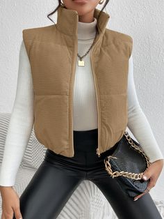 Beige Outfit, Outfit Mujer, Cotton Vest, Casual Vest, Business Casual Outfits, Inspiration Mode, Sporty Style