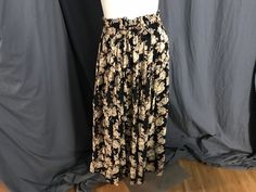 "Vintage flowered reversible skirt, no tags- were cut out. Skirt feels like a cotton blend, has flowers on one side and black and white pattern on the other- you can see the cut out tag on the black and white side. Skirt has an elastic waistband, has 1 tier after the hips, is in great condition, measurements are Waist up to 28\" Hips up to 34\" Length 37\"" Reversible Skirt, Boho Skirt, Black And White Pattern, Hip Ups, Boho Skirts, White Patterns, Boho Hippie, Vintage Flowers, Hippie Boho