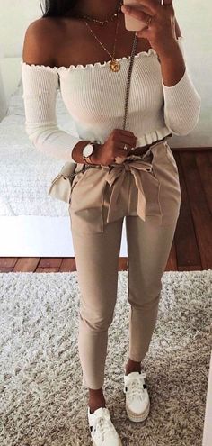 Cute Casual Spring Outfits 2020: Trends & Pretty Looks | High Waisted Pants Outfit | Are you looking for spring outfits women inspiration? Or perhaps you’re after spring outfits for teen girls or spring outfits casual? Whatever it is that you’re after, you’ll find the best spring outfits 2020 women and spring fashion in this blog post! #springoutfits #springoutfitswomen #springoutfits2020 #casualoutfits #springfashion #highwaistedpants Casual Spring Outfits 2020, Spring Outfits For Teen Girls, Spring Outfits 2020, Casual Summer Outfits For Women, Spring Fashion Outfits, Spring Outfits Casual