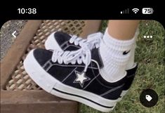 Look Hip Hop, Harry Clarke, Dr Shoes, Funky Shoes, Wardrobe Tips, Outfits Chic, New Rock, Shoe Inspo, Nice Style