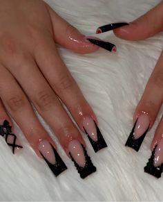 Nail Ideas Square Black, Birthday Nails Square Black, Black And Metallic Nail Designs, Black Nail Set Ideas, Black Nail Designs Birthday, Black And Sliver Nails For Homecoming, Sweet 16 Nails Black, Black Nails For Birthday, Short Nail Designs Pink And Black