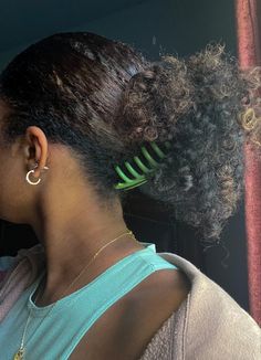 Black girl hairstyles | curly hair ideas | hair inspo Claw Clip On Curly Hair, Girl Hairstyles Curly Hair, Curly Hair Claw Clip, Curly Hair Ideas, Summer Lifestyle, Clip Hairstyles, Hair Claw Clip, Hairstyles Curly