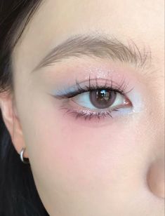 Blue Eyeshadow Natural Look, Blue Simple Eye Makeup, Txt Concert Makeup, Simple Concert Makeup, Newjeans Makeup, Korean Makeup Trends, Txt Concert, Debut Ideas