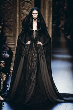 Vampire Gown Aesthetic, Morticia Addams Fashion, Halloween Fashion Show, Dark Witch Fashion, Morticia Wedding Dress, Gothic Fashion Show, Gothic Wedding Gown, Morticia Addams Wedding Dress, Gothic Era Fashion